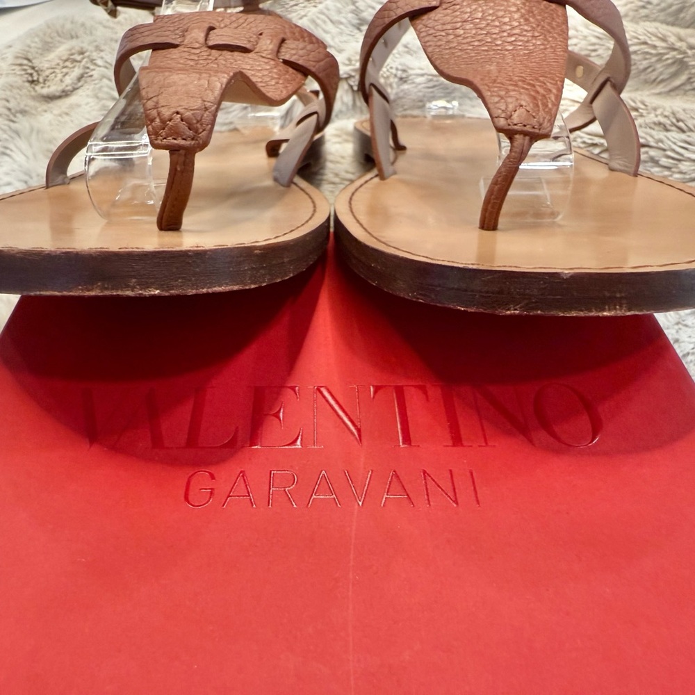 Valentino Garavani Rockstud Leather Sandals - Picture 5 of 16